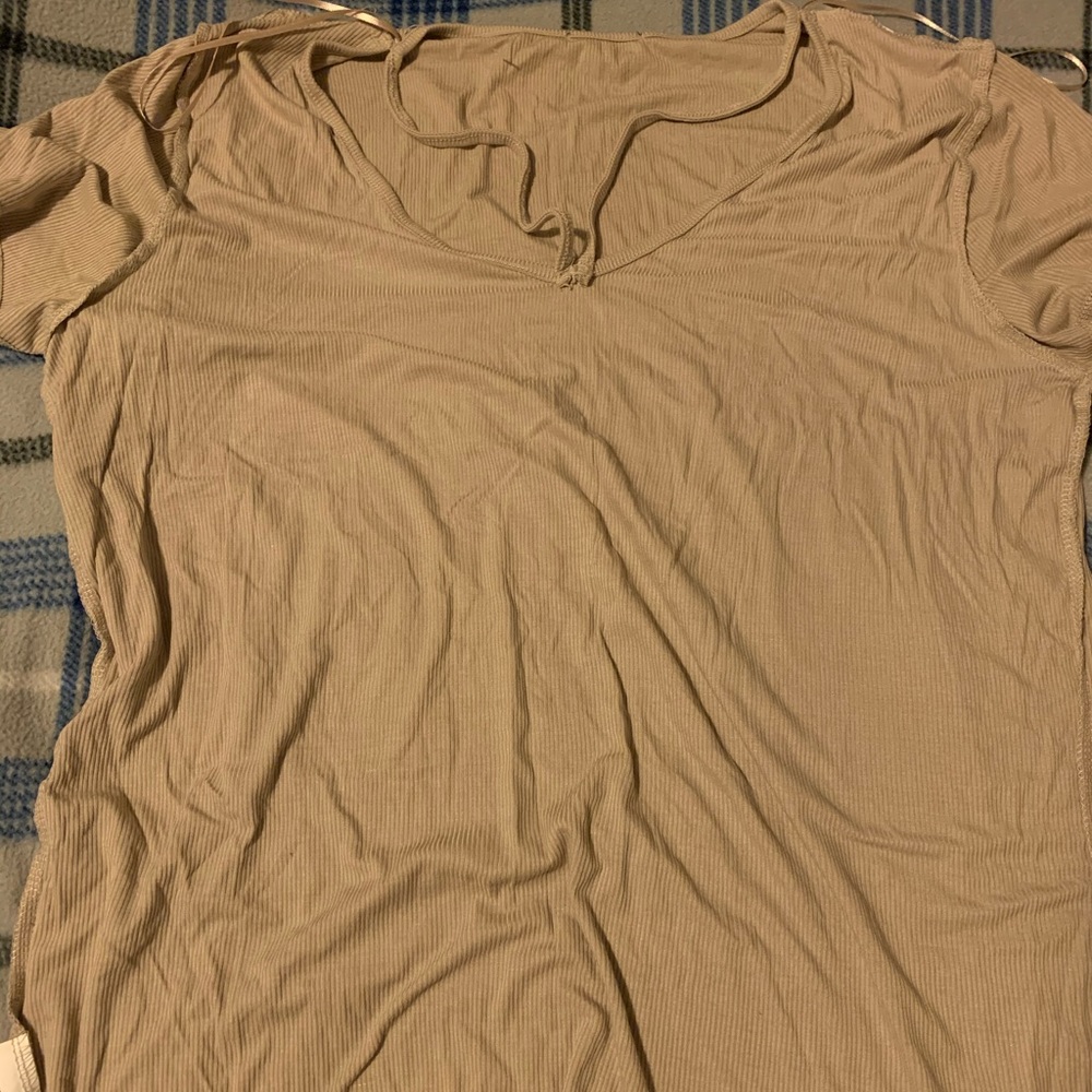 Shirts - Picture 3 of 4